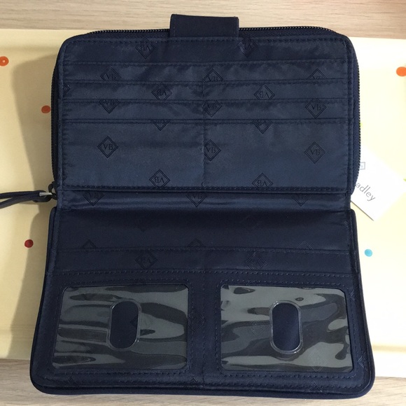 🎉HP🎉Vera Bradley Iconic Turnlock Wallet. - Picture 6 of 8
